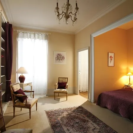 Chambres D'hote La Rotonde Bed & Breakfast *