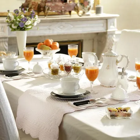 Chambres D'hote La Rotonde Bed & Breakfast *