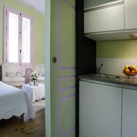 Chambres D'hote La Rotonde Bed & Breakfast *